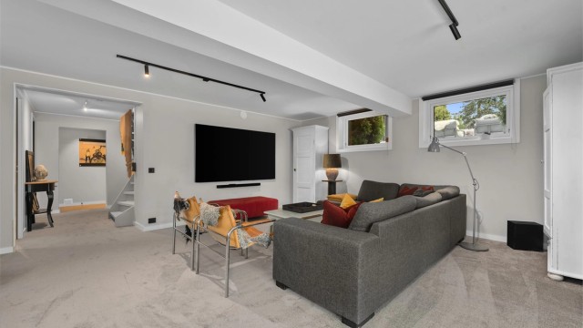 Underetasjen er ikke bruksendret eller godkjent til varig opphold.