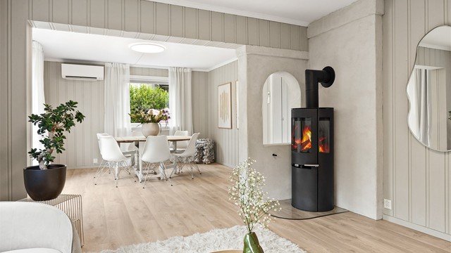 Peisovnen fra 2024 gir lun varme, supplert av en luft-til-luft-varmepumpe fra 2019.