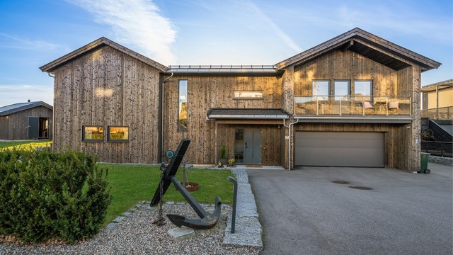 Svært innbydende og lekker enebolig oppført over to etasjeplan.