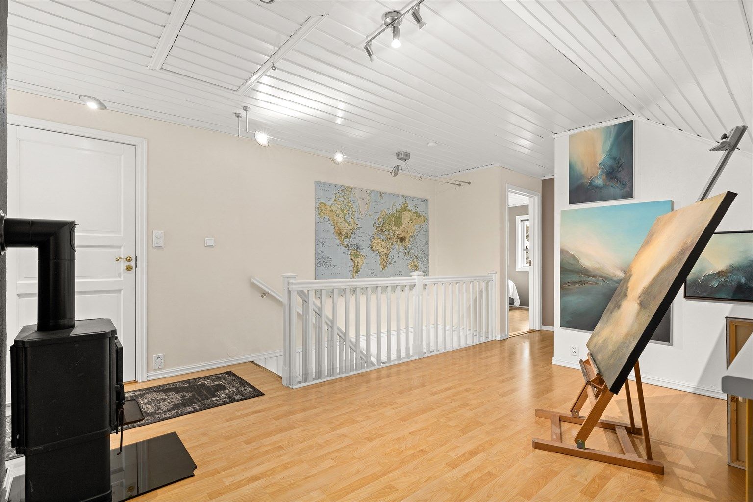 Loftstua har fin plass og grei adkomst til hele etasjen