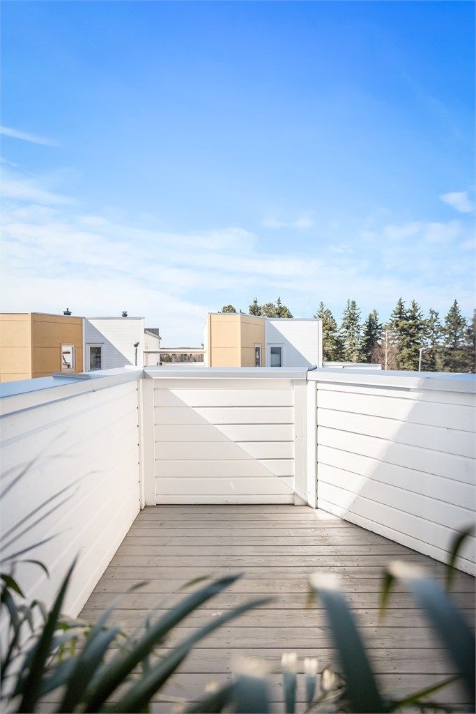 Fra trappegangen i andre etasje er det utgang til en balkong på 5 m².