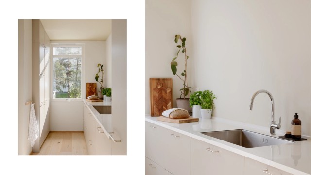 Det stilrene IKEA-kjøkkenet er gjennomtenkt og romslig. Her finner du selvsagt alle tenkelige hvitevarer integrert i innredningen – i tillegg til rikelig med oppbevaringsplass!