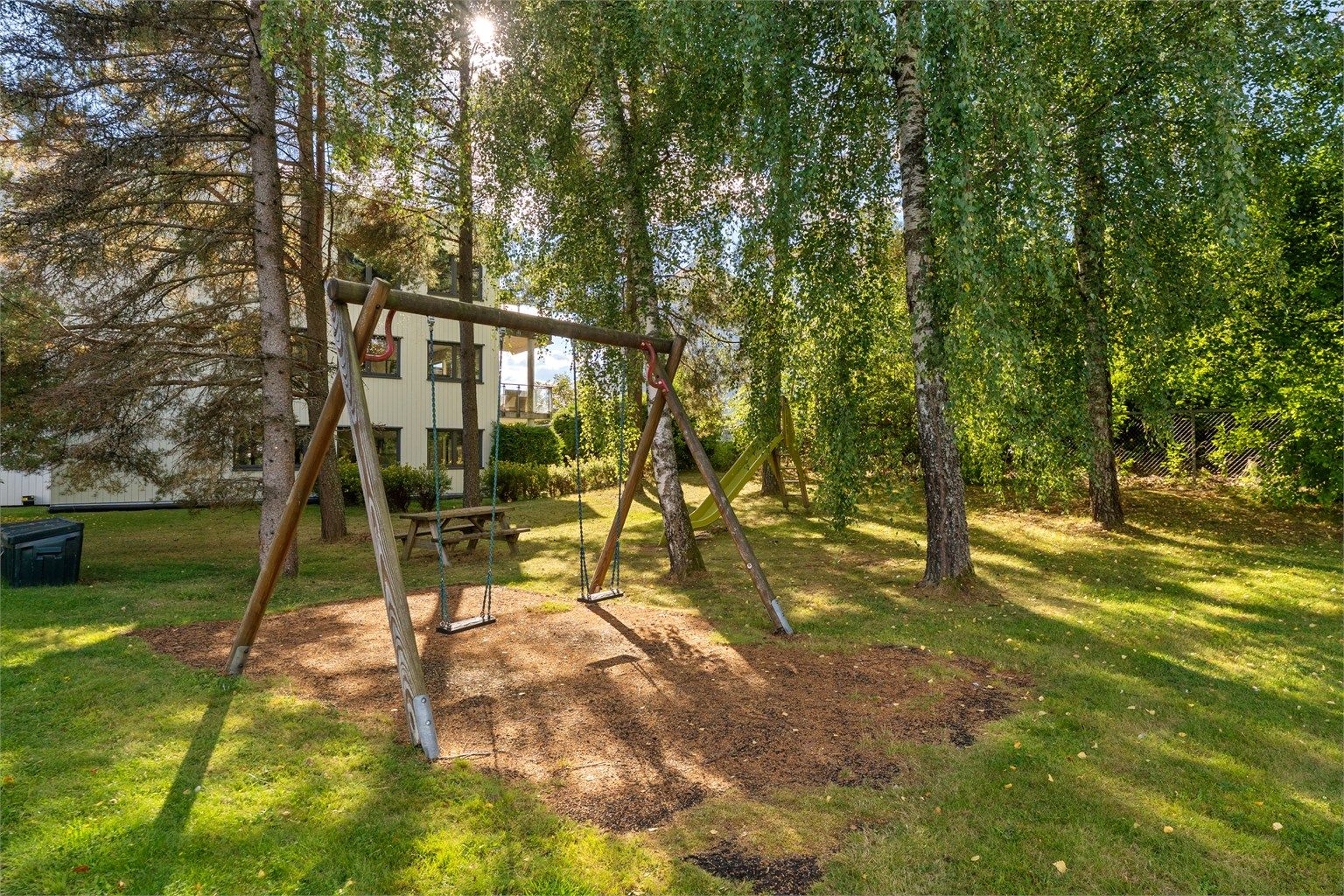 Fellesområdene er opparbeidet med blant annet lekeplass for de minste.