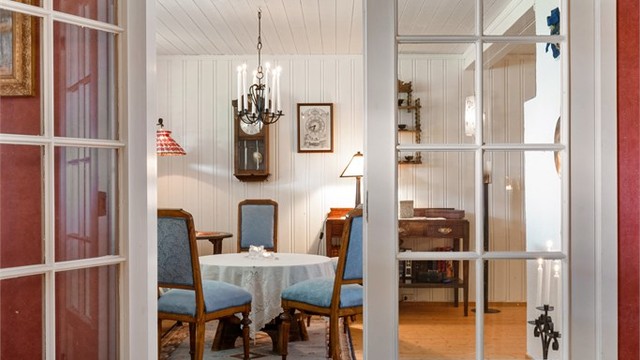 Kjellerstuen gir et ekstra oppholdsrom og kan være et fint sted for TV, lek eller andre aktiviteter.