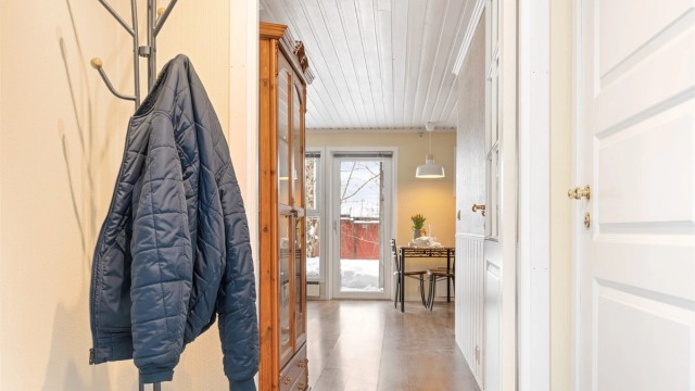 Her har du også en innvendig bod der du kan oppbevare yttertøy.