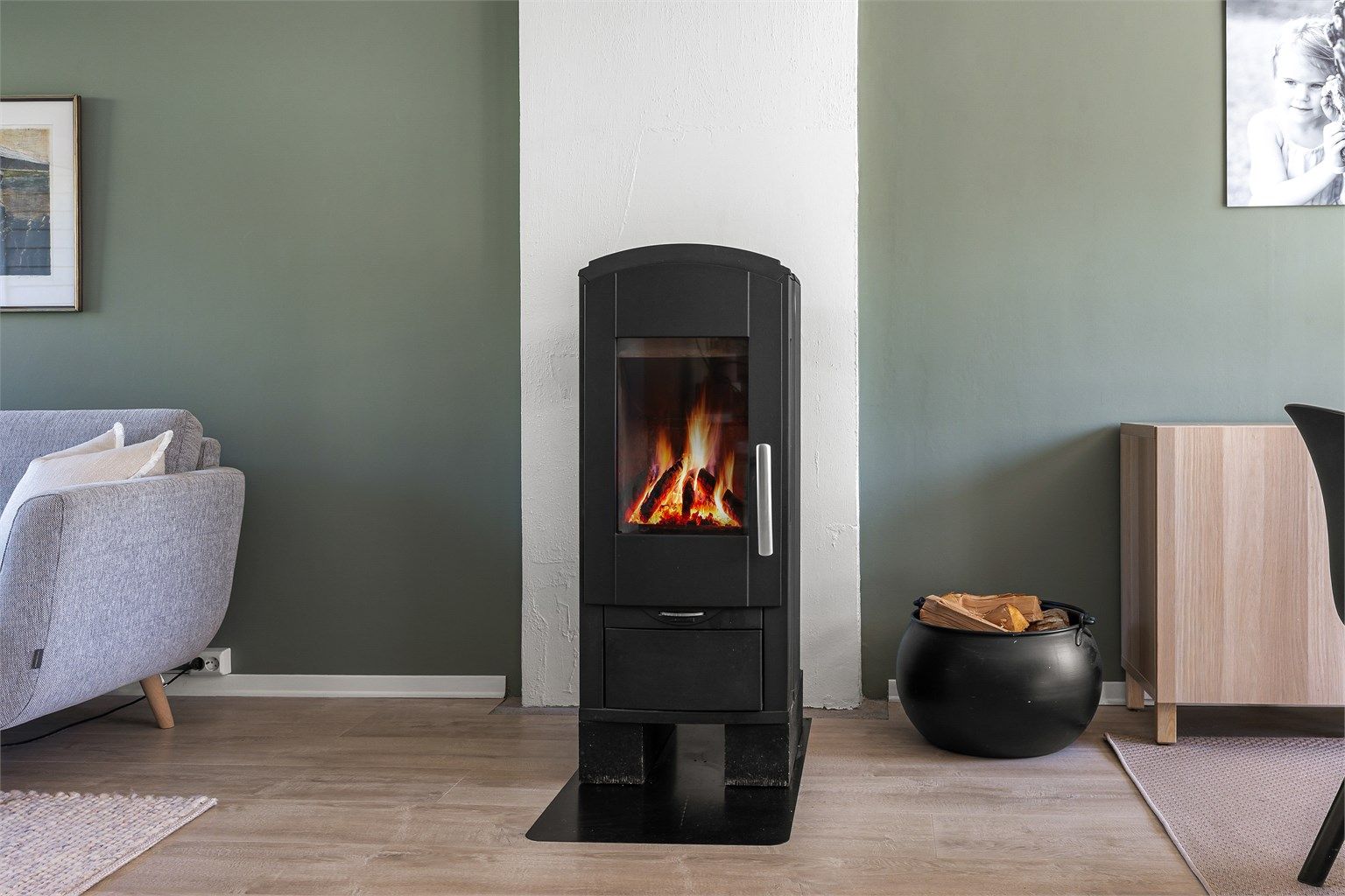 Peisovn i stuen for ekstra hygge og varme på kjølige dager.