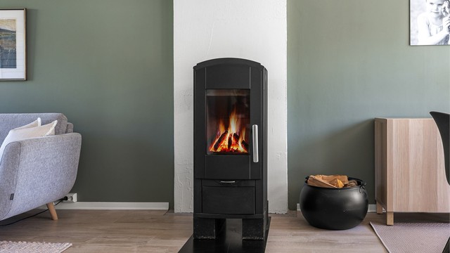 Peisovn i stuen for ekstra hygge og varme på kjølige dager.