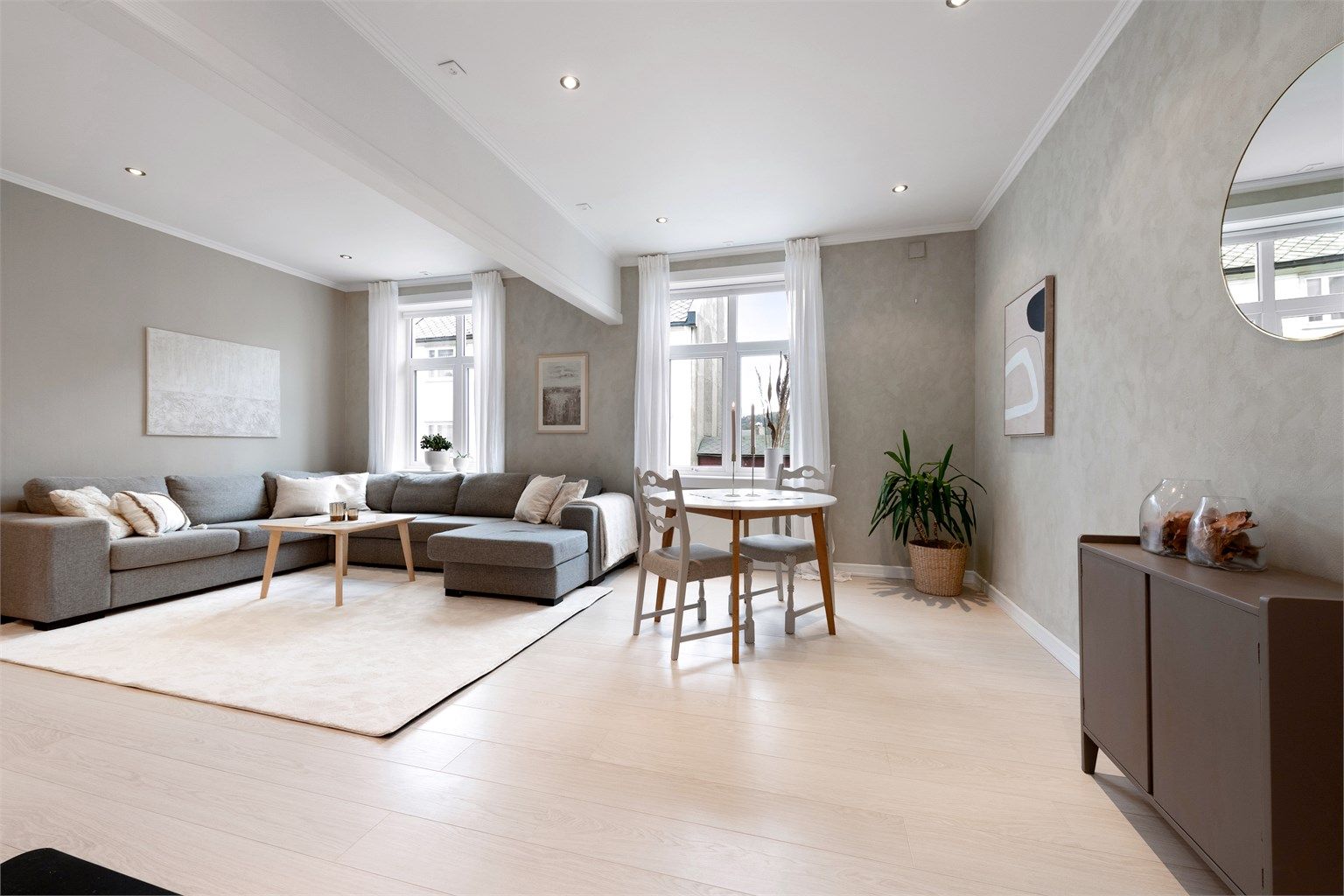 Krogsveen Sunnmøre v/Daglig leder/Eiendomsmegler Preben Willmann har gleden av å presentere Steinvågvegen 30, en tiltalende og moderne eierleilighet på Aspøya like vest for bysentrum