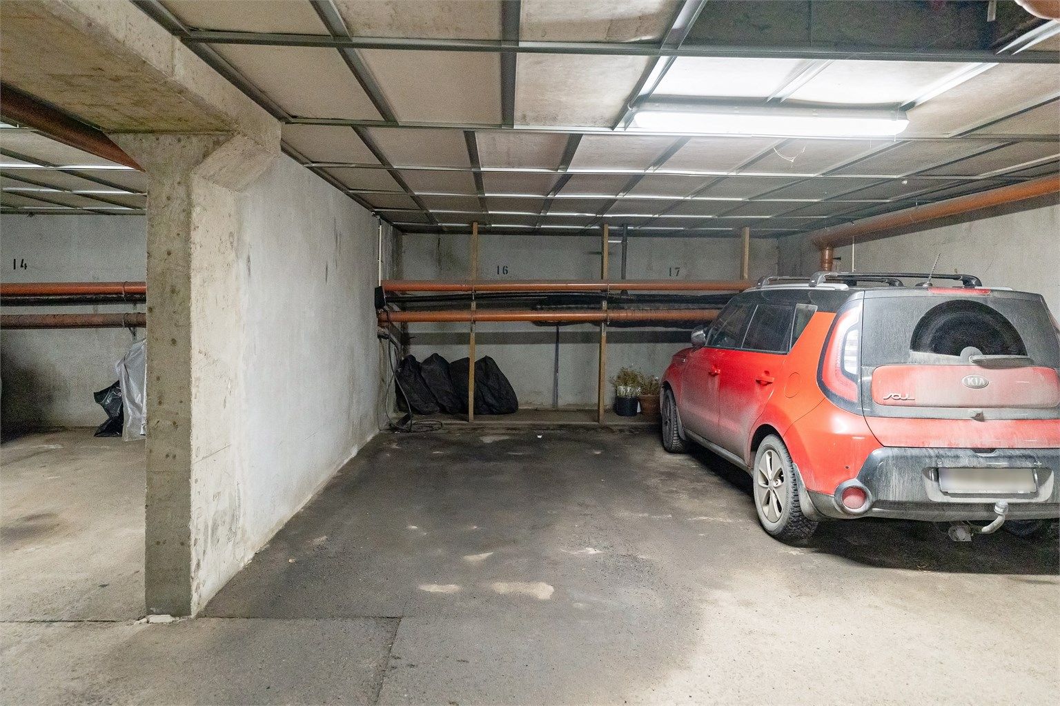 Garasjeplass med elbillader medfølger