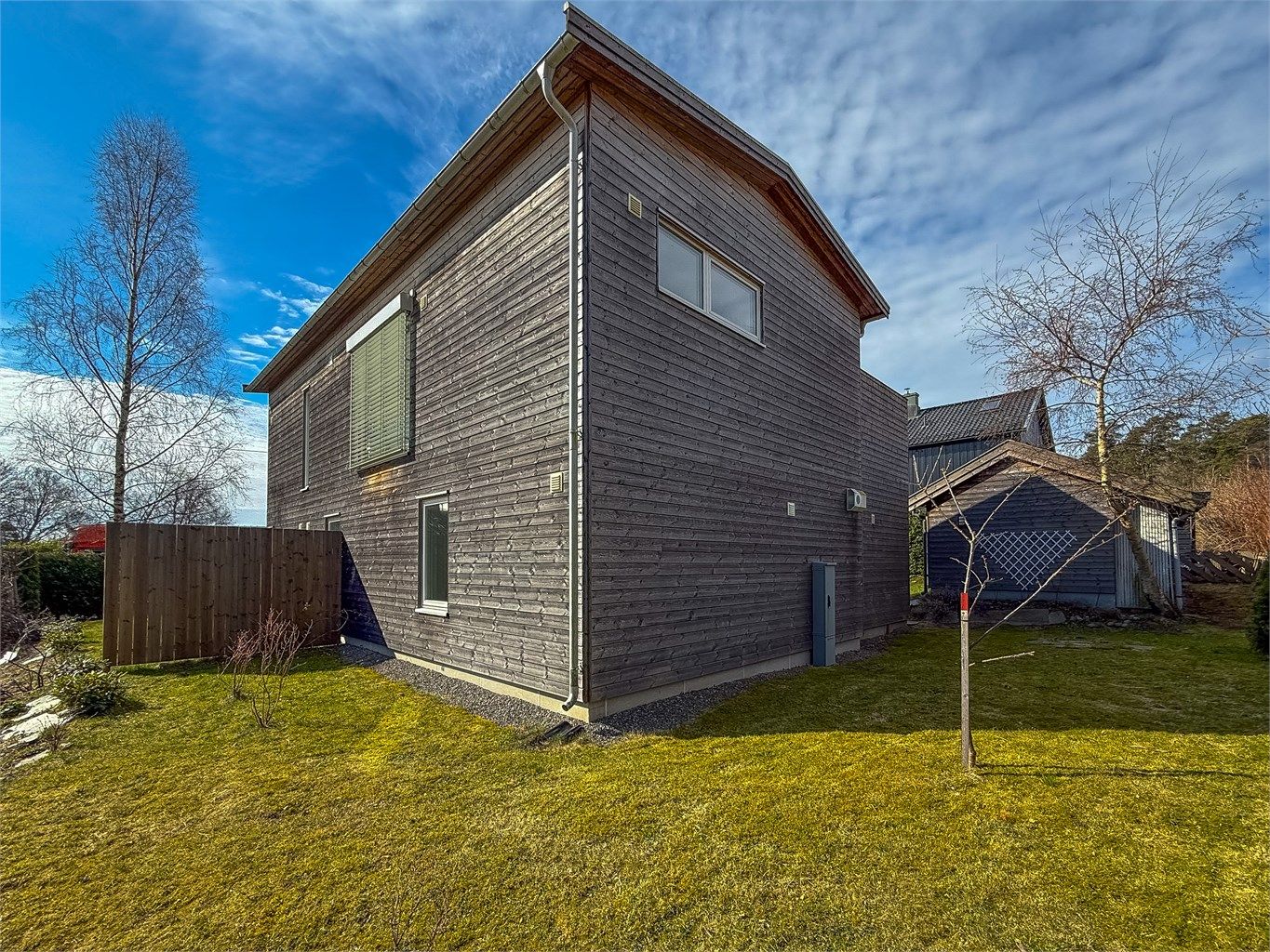 Hagen gir rom for lek og utendørsaktiviteter.