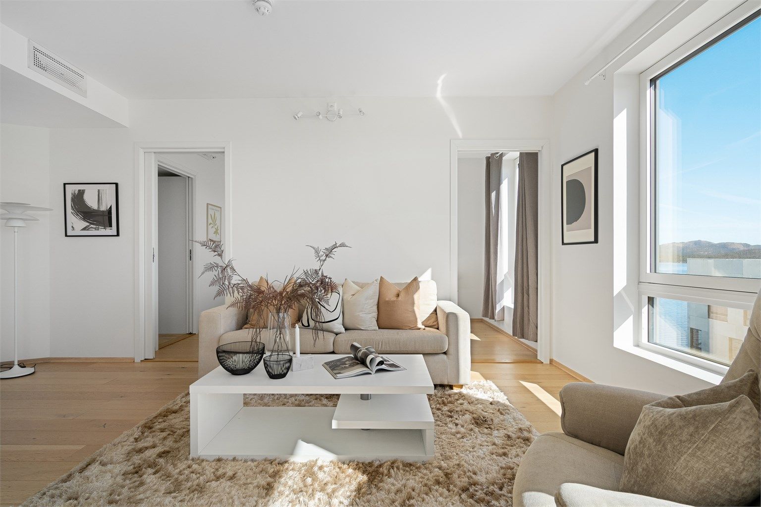 Soverom ligger i bakkant av stue. 