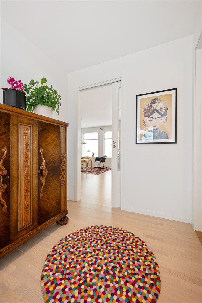 Herfra er det åpen tilgang til stue og kjøkken.