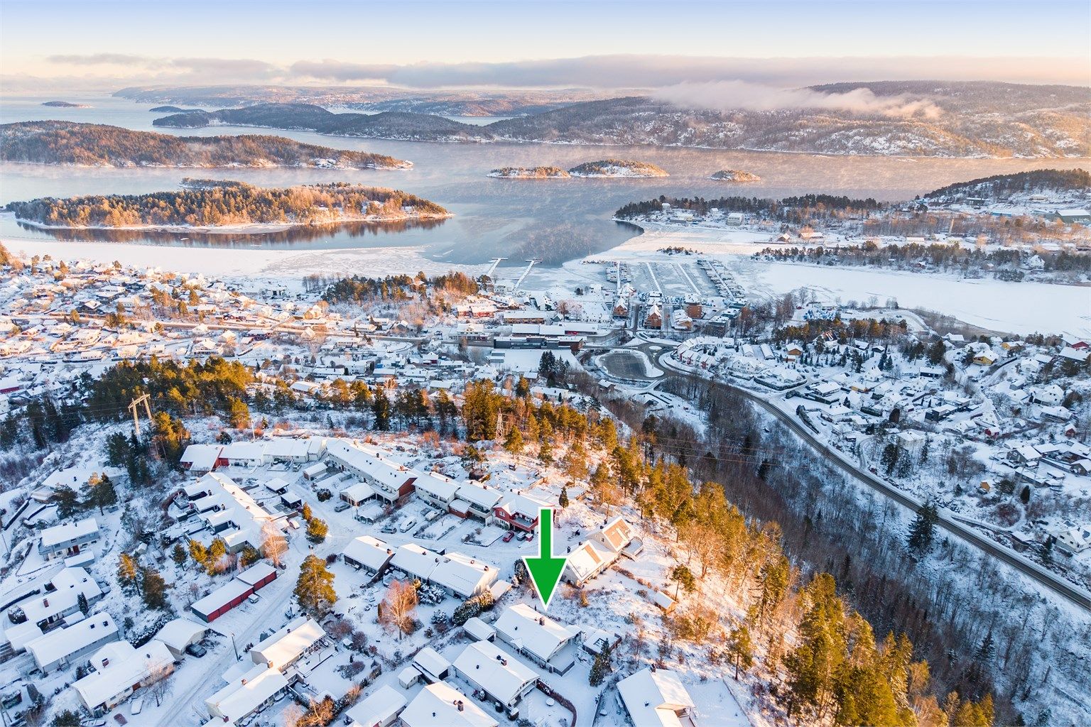 Boligen har en meget god beliggenhet innerst i blindvei på feltet