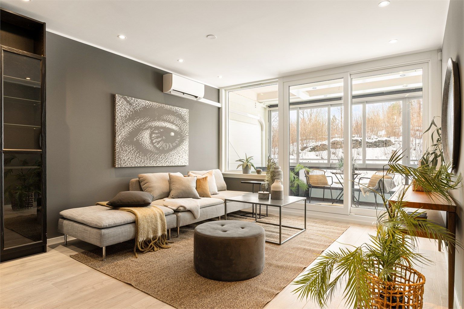 En flott leilighet med moderne preg og fine fargetoner. 