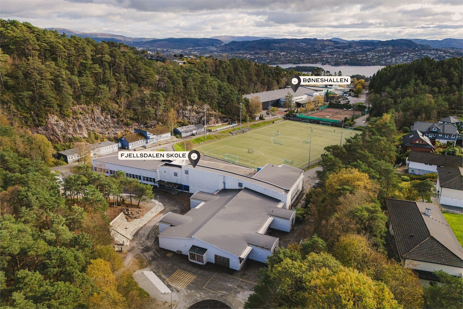 Et familievennlig område med skole og fritidstilbud samlet i nærområdet.