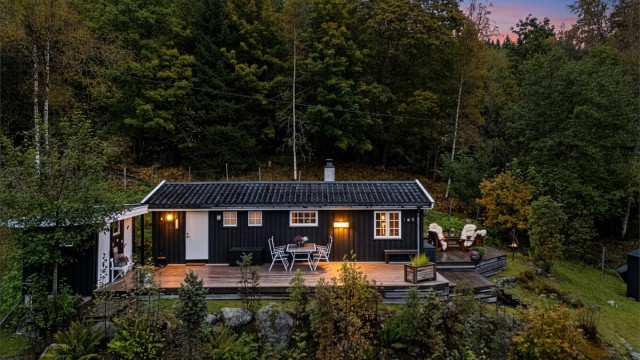 Velkommen til Vesteråsvegen 160 - En koselig fritidseiendom øverst i Hurdal/Totenåsen.