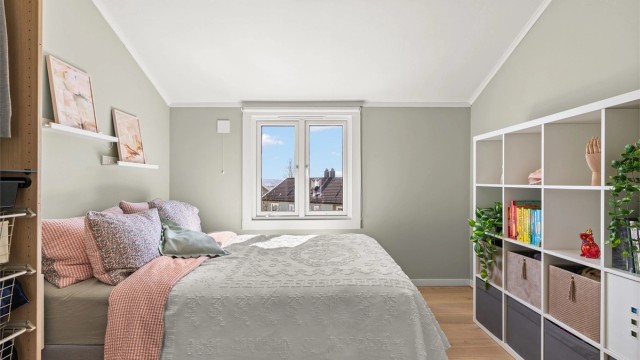 Soverom 2 med 1-stavs parkett