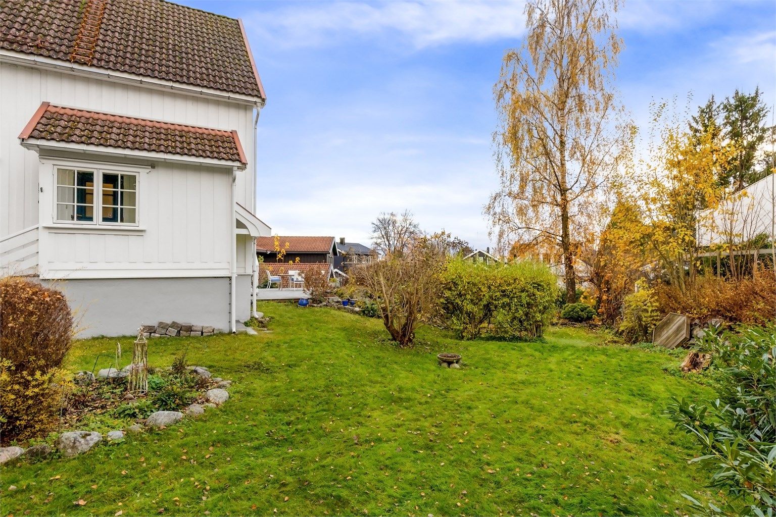 Det er kort gangavstand til både Grav barneskole og Bekkestua ungdomsskole.