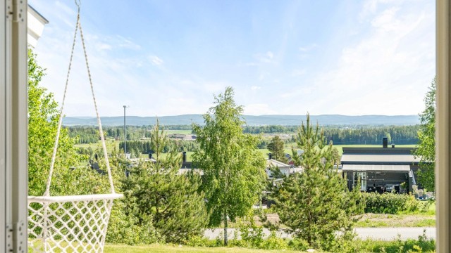 Utsikt over det landlige og rolige landskapet som omgir Neskollen.