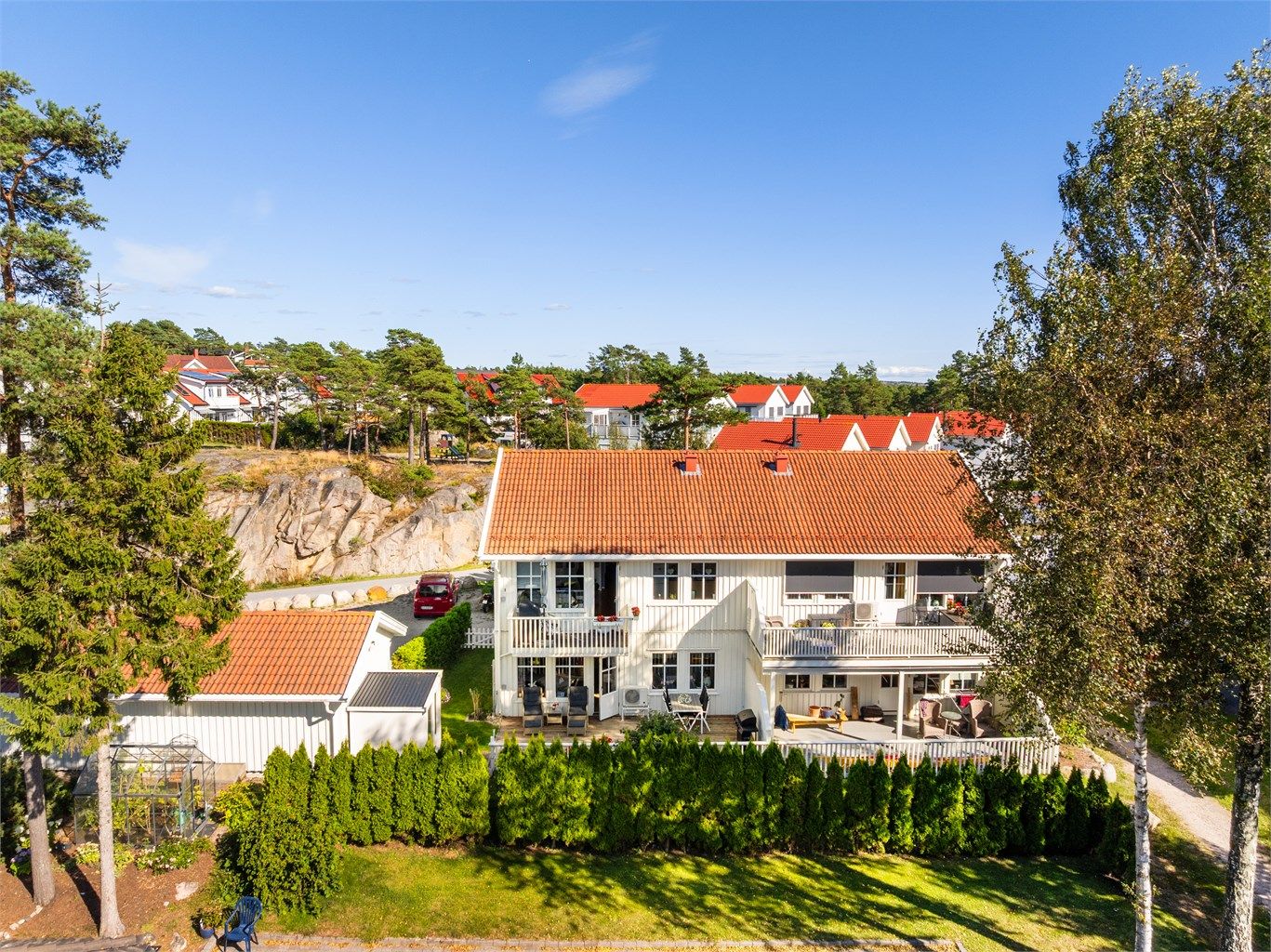 Leiligheten ble ferdigstilt i 2007 og er en del av Kjølholdtåsen Borettslag, bestående av i alt