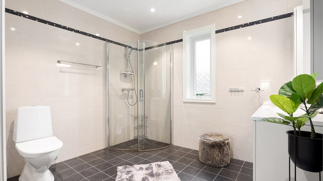 Badets hele 7 kvm. er i seg selv en prisverdig kvalitet i tillegg til den moderne standarden.