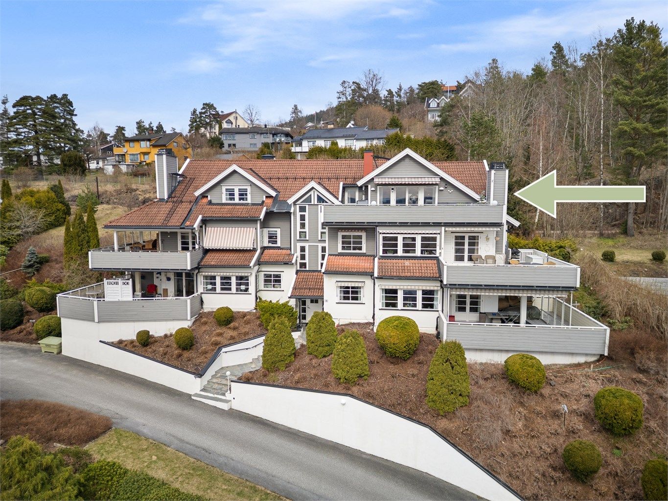 Pågående leieforhold, må evt. sies opp etter overtagelse. 