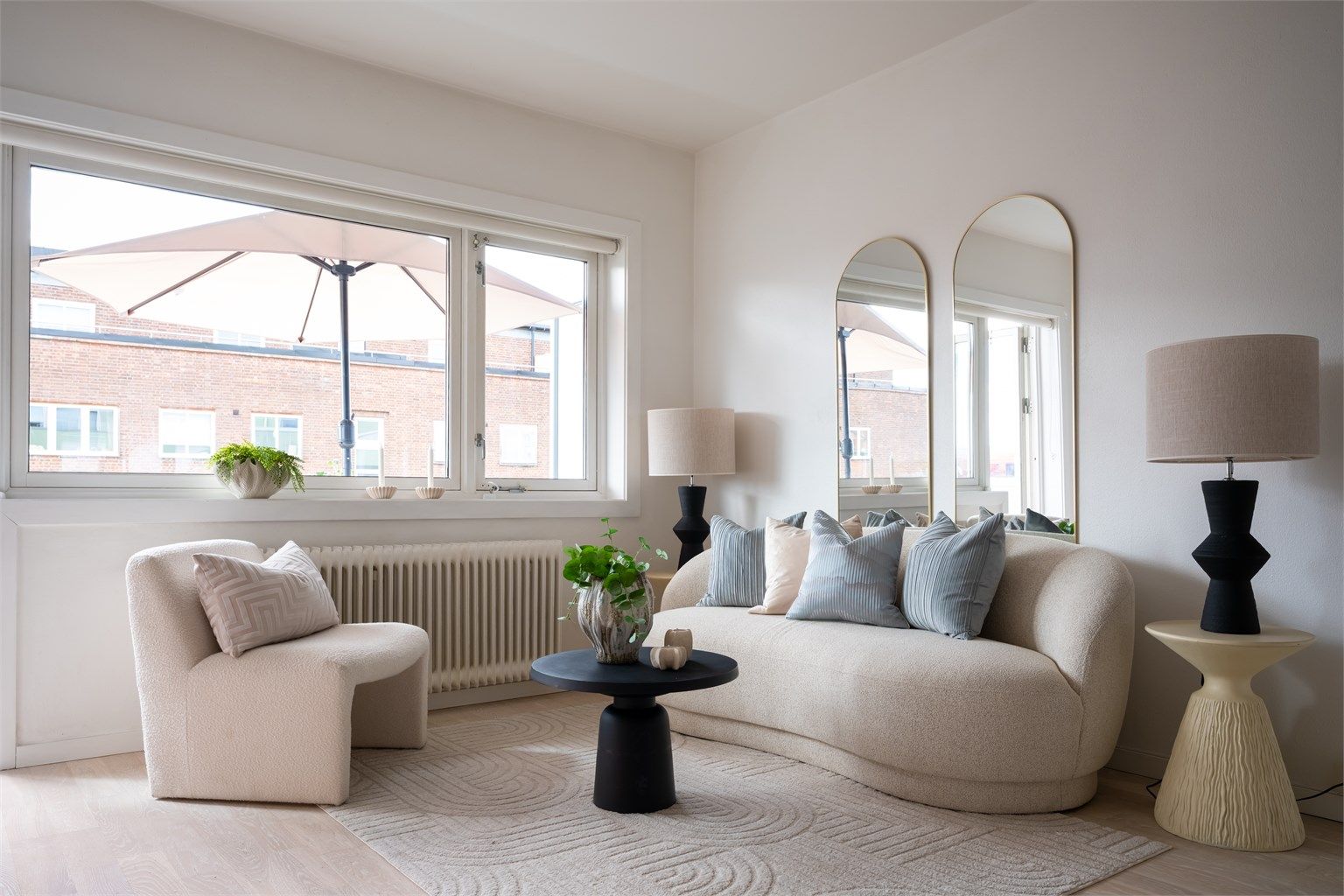  Leiligheten ligger flott til i byggets 6. etasje med heisadkomst.