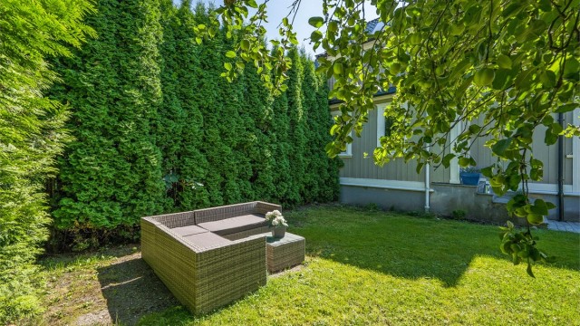 Det er god plass til diverse hyggelige utemøbler.