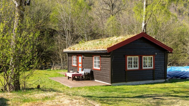 Hytta fra 2003 er den nyeste av boenhetene, med egen terrasse og torvtak.