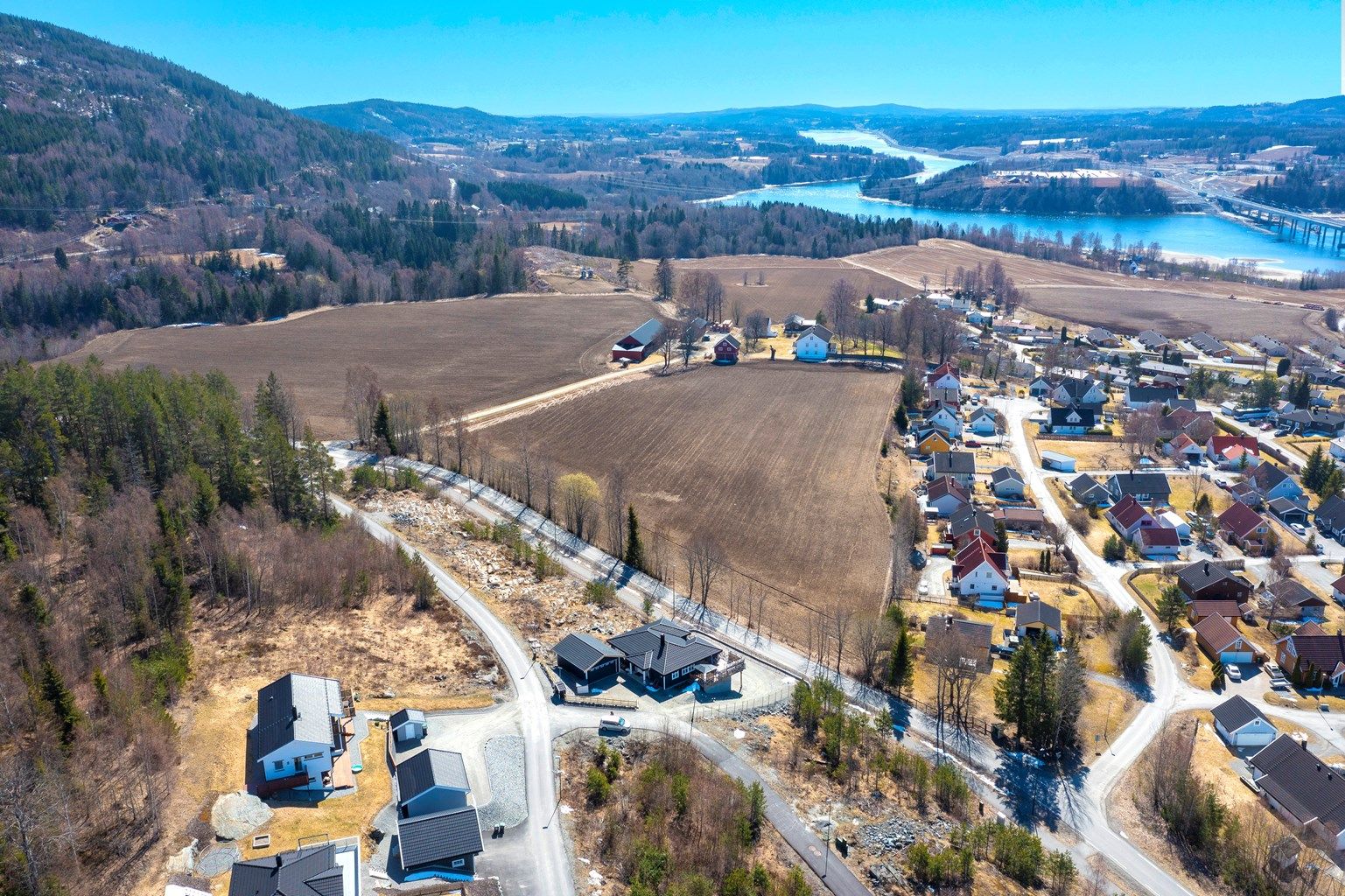 Med flott utsikt over nærområdet. 