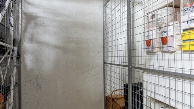 Det følger to boder med leiligheten – her er boden i 2. etg. som er på 2 kvm.