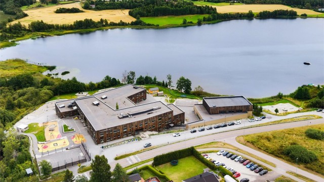 Kort vei til Ytre Enebakk skole (1-7 trinn) og Mjær ungdomsskole.