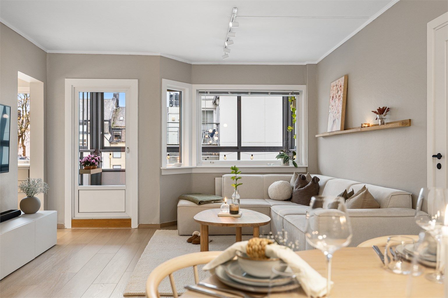 Velkommen til Skaregata 18A - presentert av Krogsveen v/eiendomsmegler Robert T. Iversen