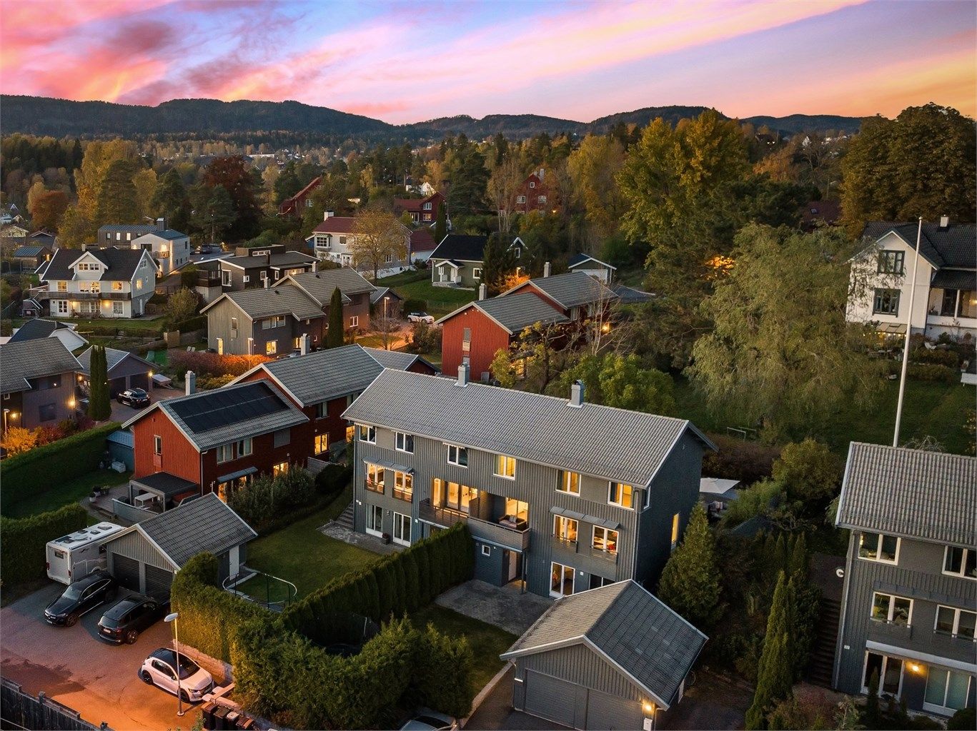 Familievennlig og romslig halvpart av tomannsbolig på attraktive Høvik
Fotofirma: Zovenfra