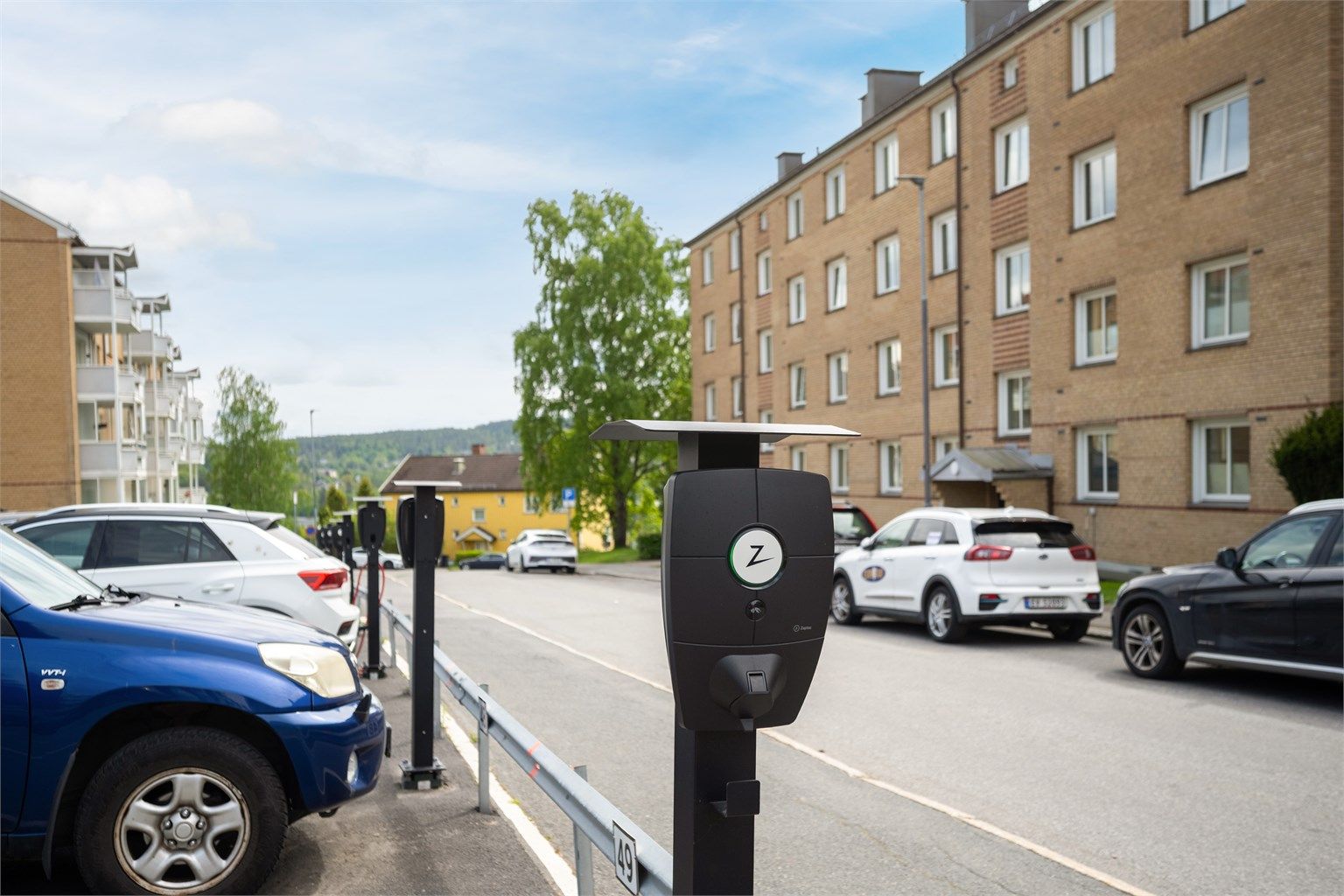 Borettslaget har garasje/parkering som kan leies etter venteliste (pt. ca. 30 stk på venteliste). 