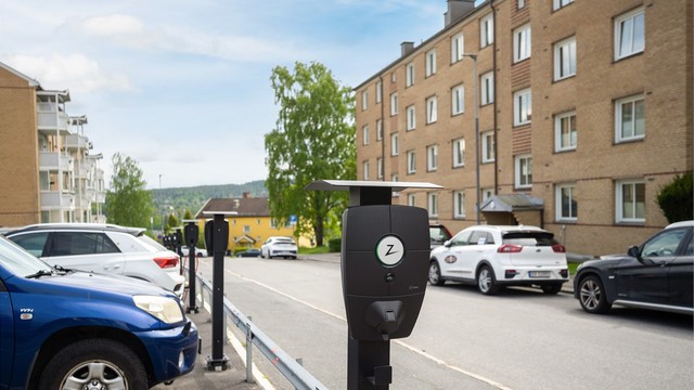 Borettslaget har garasje/parkering som kan leies etter venteliste (pt. ca. 30 stk på venteliste).