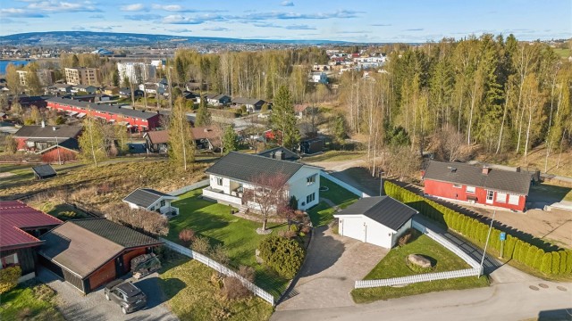 Velkommen til Teglvegen 17 - Velholdt eiendom med flott hage og meget fin beliggenhet!