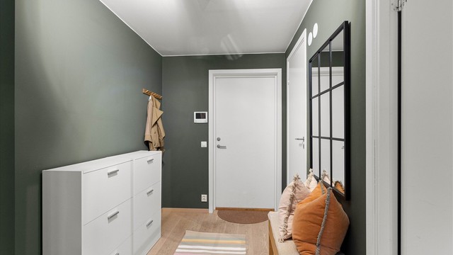 Brann- og lydklassifisert entrédør gir trygghet og demper støy.