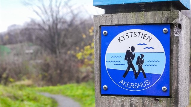 En tur langs kyststien er en hyggelig ettermiddagsaktivitet i nærområdet