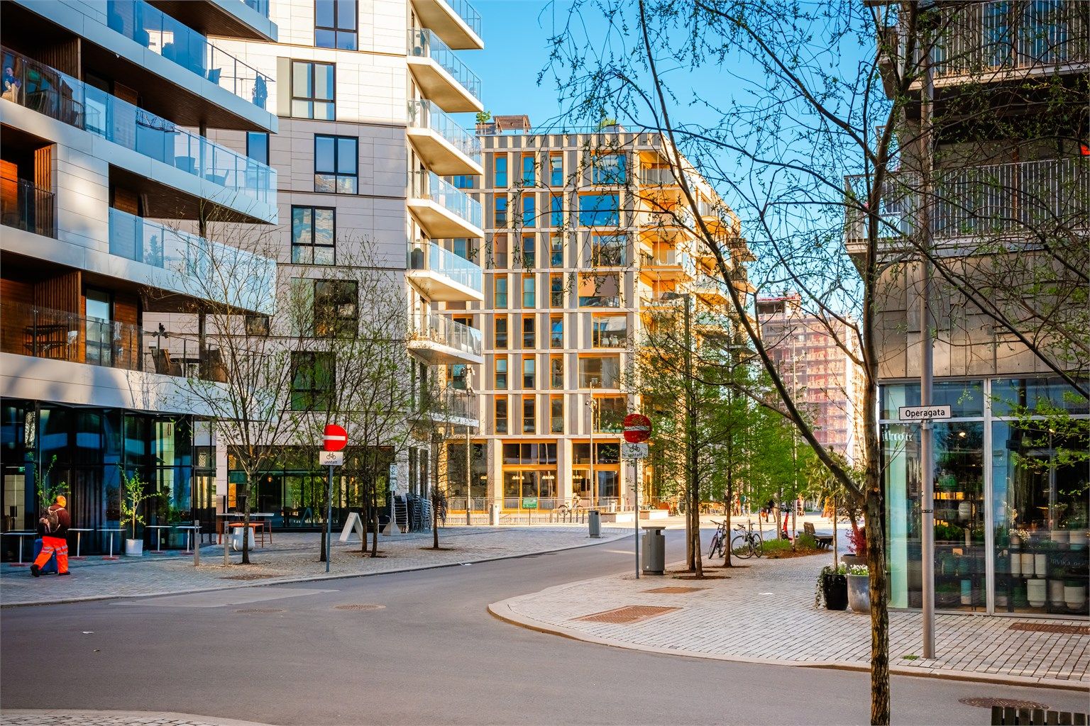 Området har kort vei til alt av servicetilbud, et godt utvalg av restauranter, puber, kafeer samt et pulserende kulturliv.