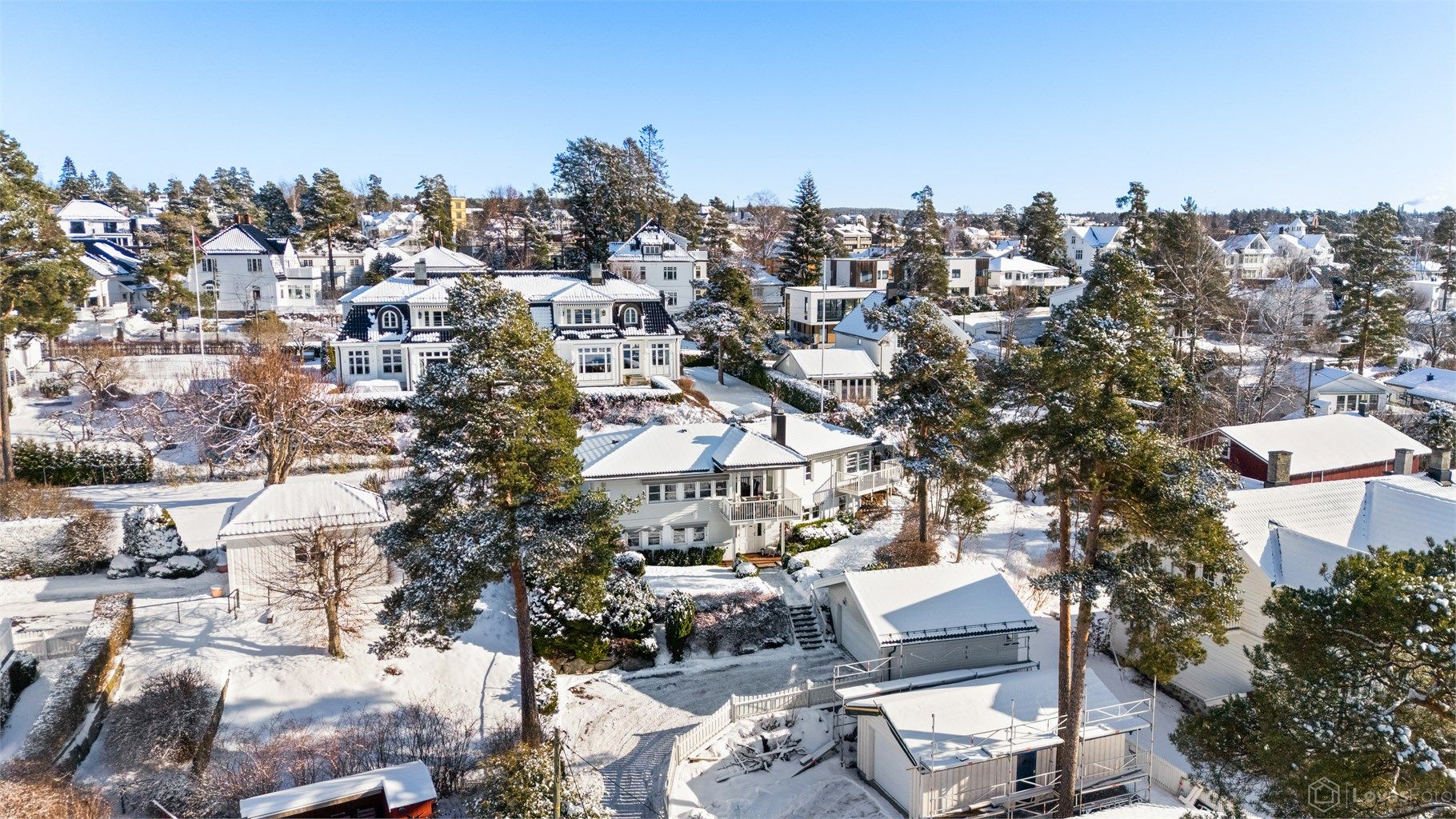 Fra eiendommen er kort vei til bl.a. Nordstrand skole, kollektivstransport og servicetilbud på Sæter