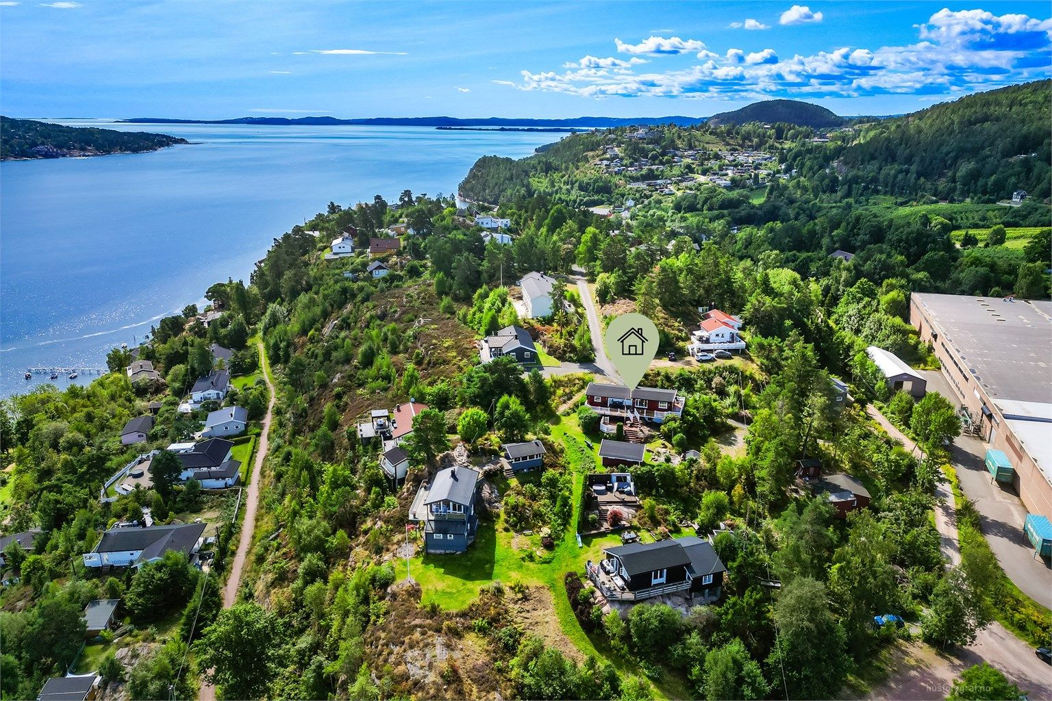 Nydelig kyststi for rusleturer eller trening, strekker seg helt fra Sandebukta til Svelvik.