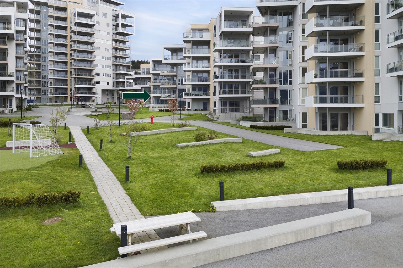 Leiligheten ligger i hus 5 i boligkomplekset på Fri Sikt, Volsdalsberga. God intern beliggenhet med utsikt mot pent opparbeidet fellesareal