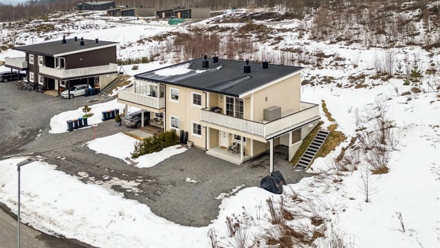 Boligen ligger i Vikslia på Tangen, et nytt boligområde som er under utvikling.