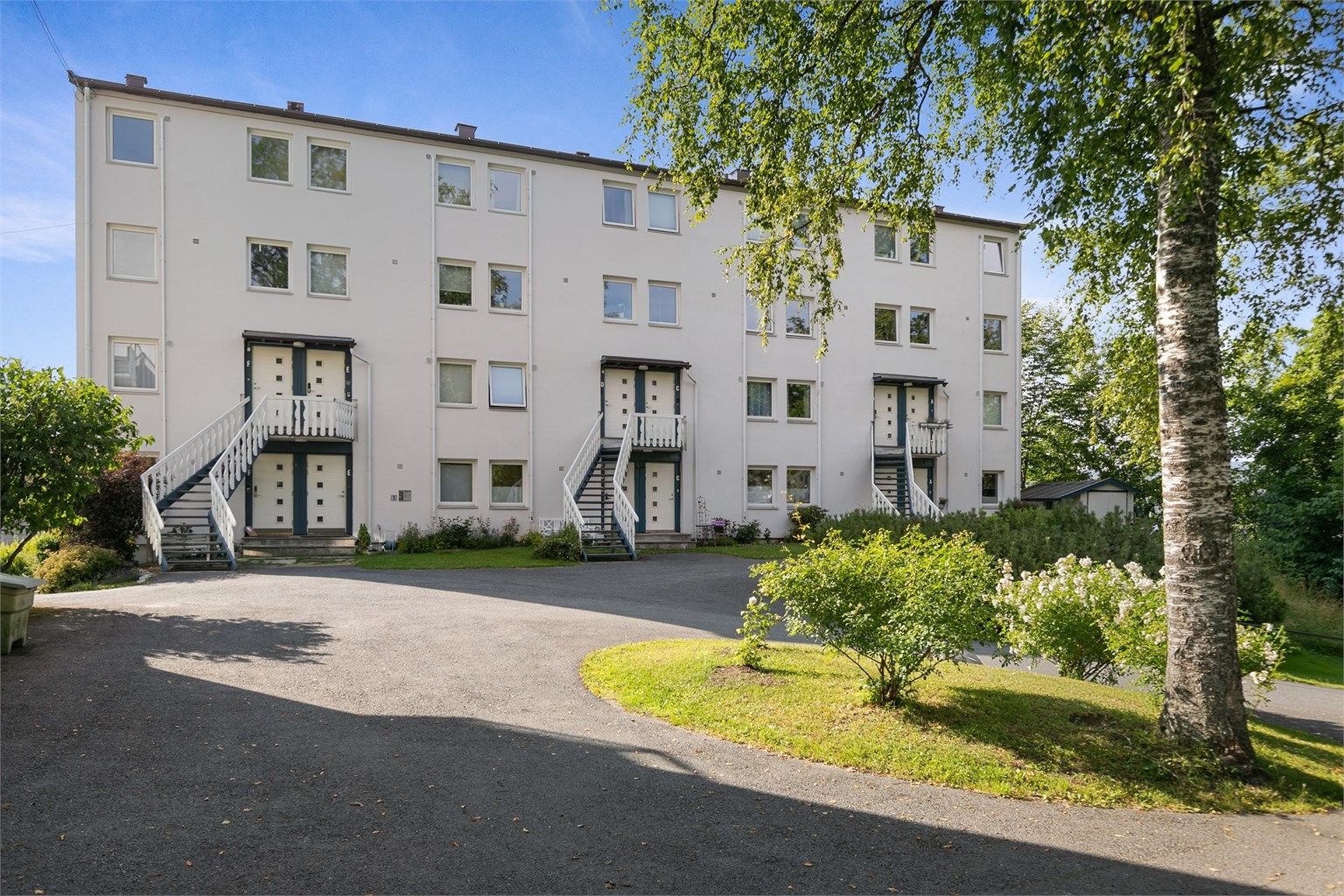 Leiligheten ligger i Eiksbo Sameie, et veldrevet sameie med 72 boligseksjoner.