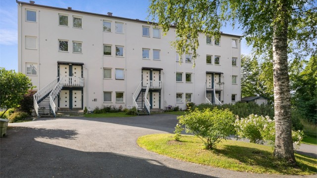 Leiligheten ligger i Eiksbo Sameie, et veldrevet sameie med 72 boligseksjoner.