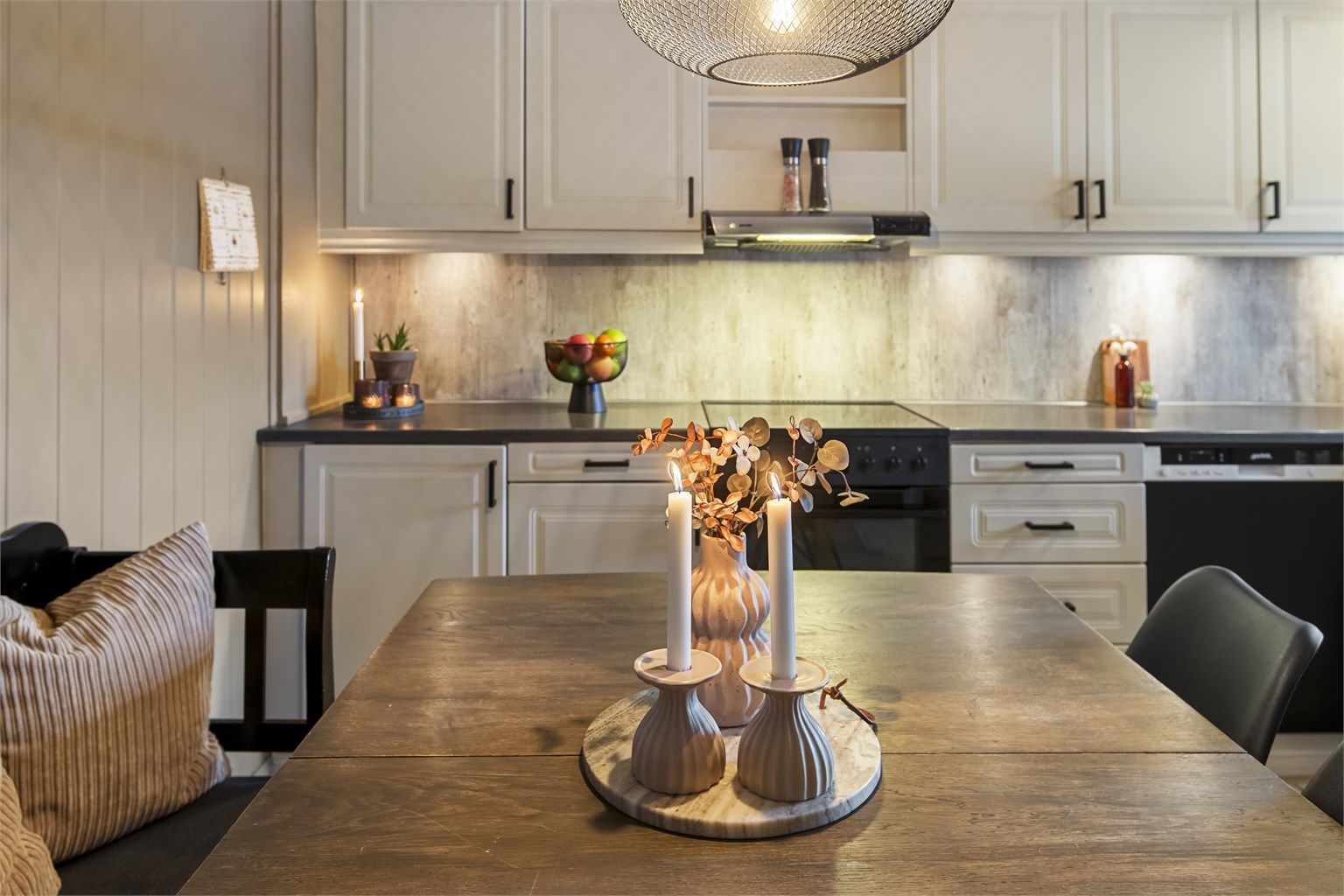 Koselig med plass til spisestuen på kjøkkenet