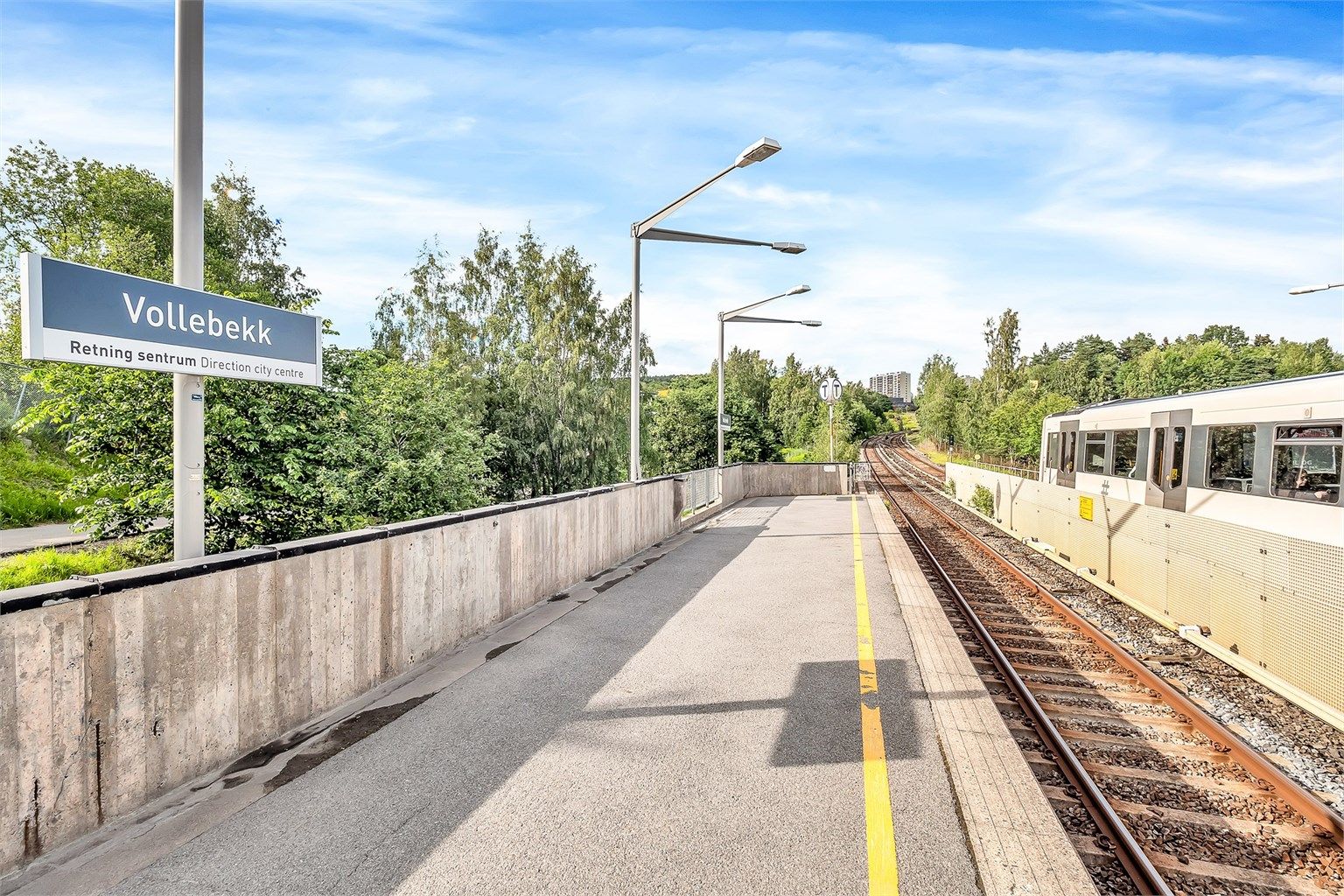 Det er ca. 10 min gange til både Vollebekk og Risløkka T-banestasjon