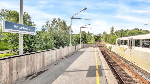 Det er ca. 10 min gange til både Vollebekk og Risløkka T-banestasjon
