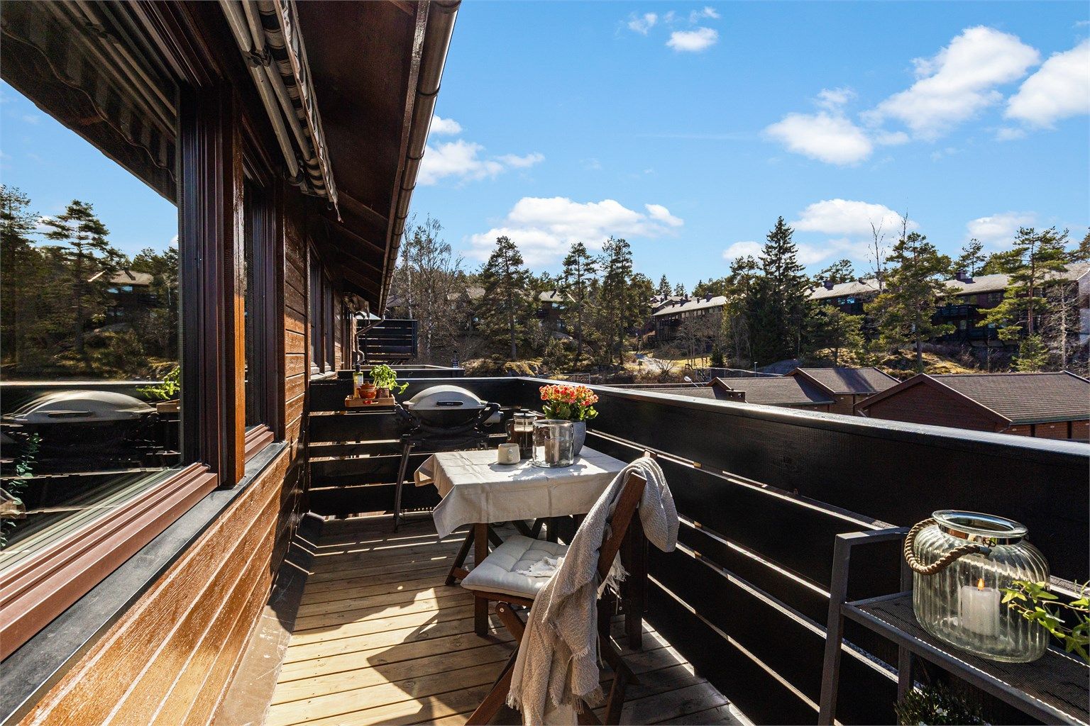 Boligen har en rolig og markanær beliggenhet!